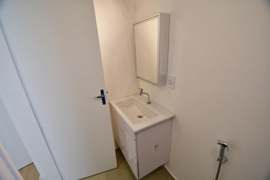 Banheiro de apartamento à venda com 1 quarto, 45m² em Vila Itapura, Campinas
