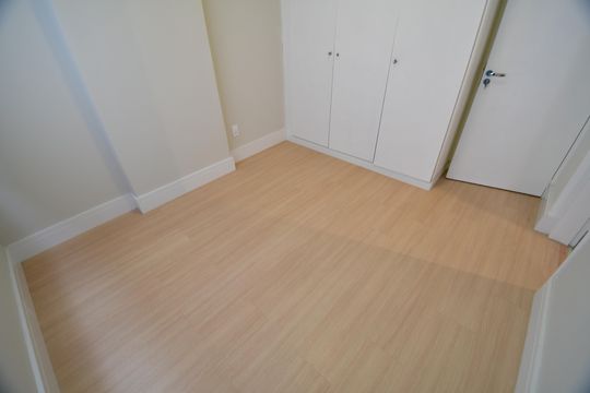 Quarto de apartamento à venda com 1 quarto, 45m² em Vila Itapura, Campinas
