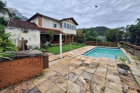 Quintal de casa de condomínio à venda com 4 quartos, 270m² em Itaipu, Niterói
