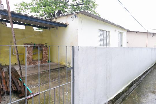 Entrada  de casa para alugar com 1 quarto, 30m² em Vila Itaim, São Paulo