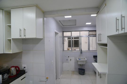 Cozinha de apartamento para alugar com 3 quartos, 133m² em Barra da Tijuca, Rio de Janeiro