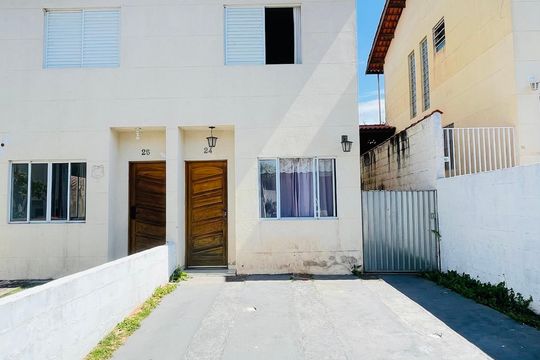 Fachada da casa de casa de condomínio para alugar com 2 quartos, 60m² em Chácara Real (caucaia do Alto), Cotia