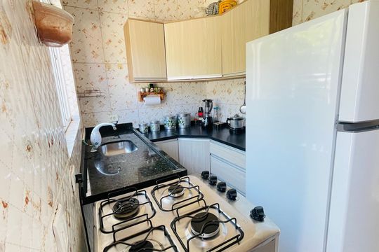 Cozinha de casa de condomínio para alugar com 2 quartos, 60m² em Chácara Real (caucaia do Alto), Cotia