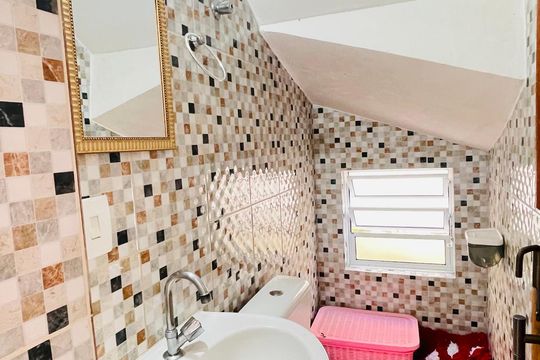 Lavabo de casa de condomínio para alugar com 2 quartos, 60m² em Chácara Real (caucaia do Alto), Cotia