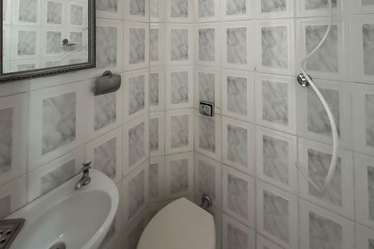 Banheiro de serviço de apartamento para alugar com 3 quartos, 105m² em Colégio Batista, Belo Horizonte
