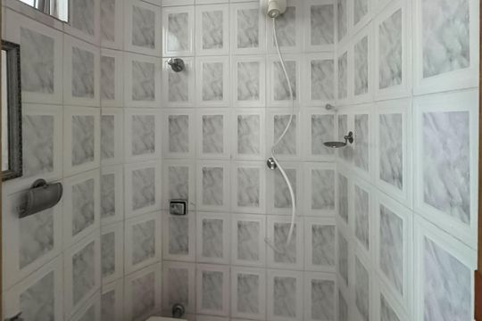 Banheiro de serviço de apartamento para alugar com 3 quartos, 105m² em Colégio Batista, Belo Horizonte