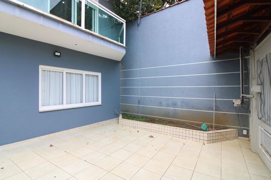 Área externa de casa à venda com 3 quartos, 216m² em Burgo Paulista, São Paulo