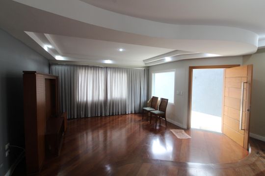 Casa à venda com 3 quartos, 216m² em Vila Uniao(Zona Leste), São Paulo
