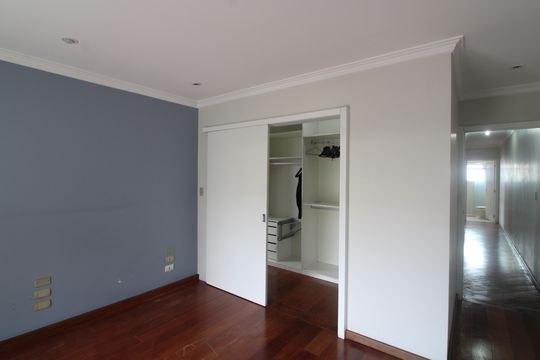 Casa à venda com 3 quartos, 216m² em Burgo Paulista, São Paulo