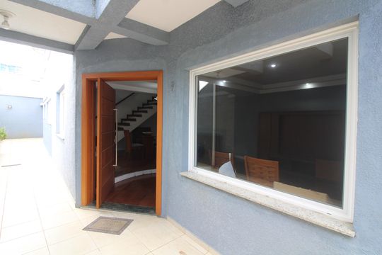 Casa à venda com 3 quartos, 216m² em Burgo Paulista, São Paulo