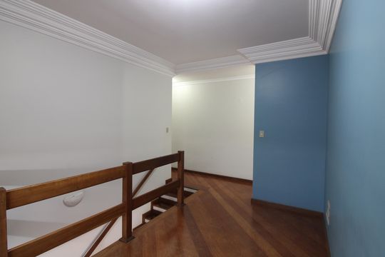 Casa à venda com 3 quartos, 216m² em Burgo Paulista, São Paulo