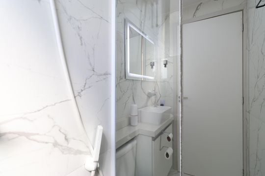 Banheiro  de apartamento à venda com 2 quartos, 43m² em Barra Funda, São Paulo