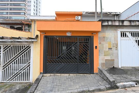 Fachada de casa à venda com 3 quartos, 260m² em Vila Clementino, São Paulo