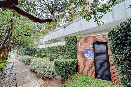Fachada com Plaquinha de apartamento para alugar com 1 quarto, 91m² em Tatuapé, São Paulo