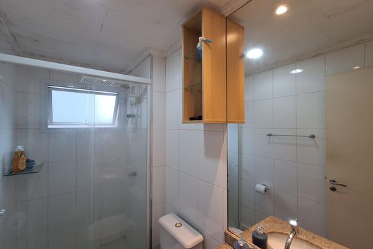 Banheiro de apartamento à venda com 1 quarto, 57m² em Vila Joao Basso, São Bernardo do Campo