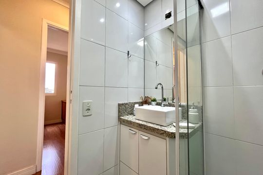 Banheiro Corredor de apartamento à venda com 2 quartos, 58m² em Jardim Oriental, São Paulo