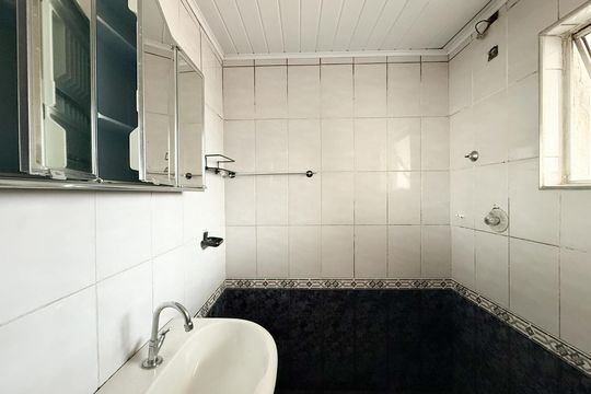 Banheiro de apartamento para alugar com 2 quartos, 50m² em Conjunto Residencial Elisio Teixeira Leite, São Paulo