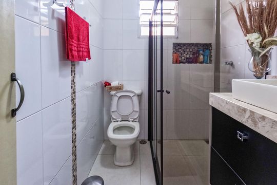 Banheiro Social de casa à venda com 3 quartos, 127m² em Vila Souza, São Paulo