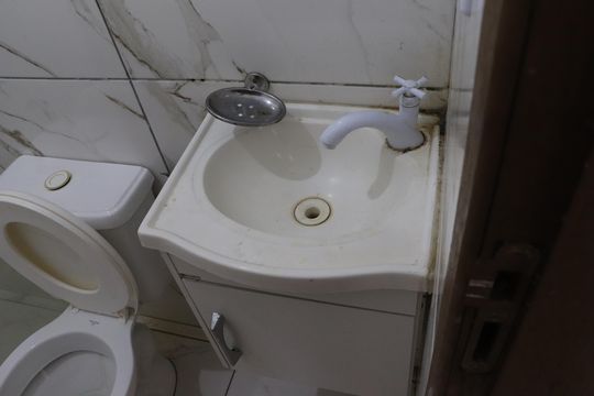 Banheiro de kitnet/studio para alugar com 1 quarto, 42m² em Parque Santa Maria, Campos dos Goytacazes