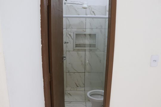 Banheiro de kitnet/studio para alugar com 1 quarto, 42m² em Parque Santa Maria, Campos dos Goytacazes