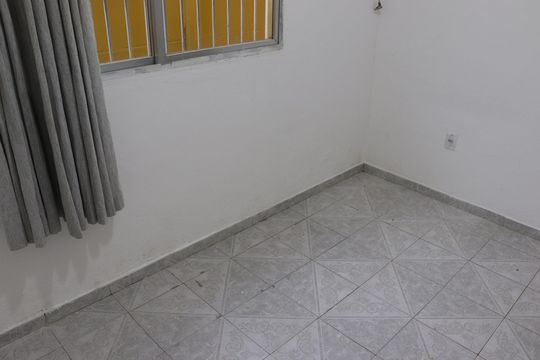 Quarto de casa para alugar com 1 quarto, 65m² em Parque Santa Maria, Campos dos Goytacazes