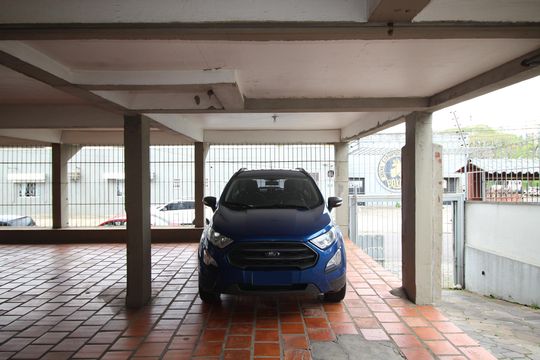 Garagem de apartamento à venda com 2 quartos, 63m² em Vila Ipiranga, Porto Alegre