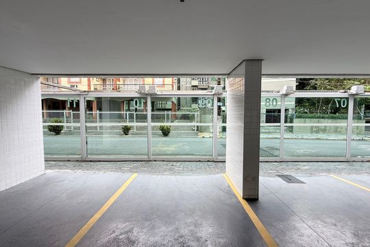 Garagem de apartamento para alugar com 2 quartos, 57m² em Parque Enseada, Guarujá