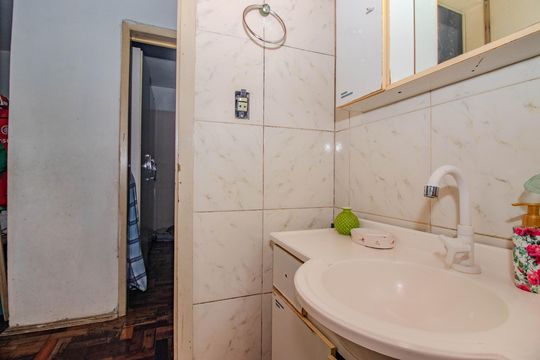 Banheiro de apartamento à venda com 2 quartos, 57m² em Jardim Dona Leopoldina, Porto Alegre