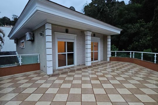 Varanda de casa de condomínio para alugar com 5 quartos, 300m² em Pitas, Cotia