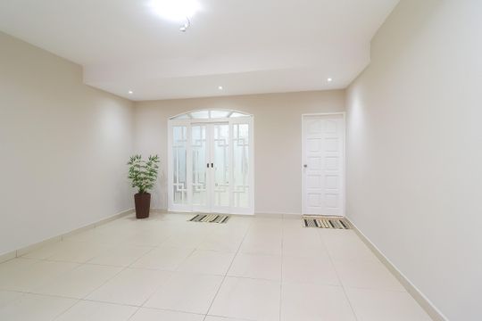 Garagem de casa à venda com 4 quartos, 110m² em Cidade Antônio Estêvão de Carvalho, São Paulo