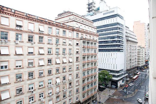 Quarto Suíte Vista de apartamento para alugar com 1 quarto, 33m² em Centro Histórico, Porto Alegre