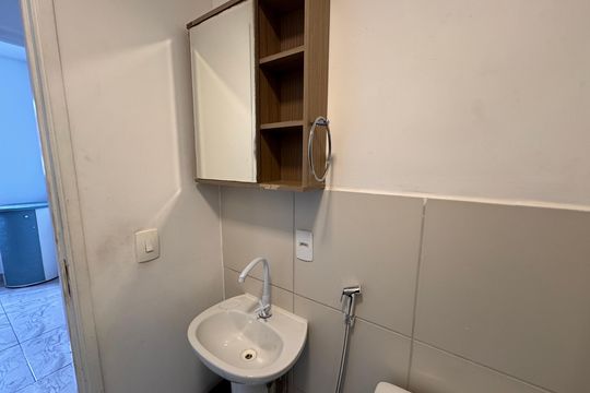 Banheiro de apartamento para alugar com 2 quartos, 48m² em Parque Rincao, Cotia