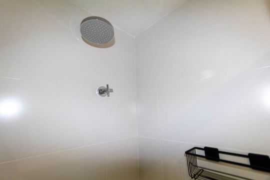 Banheiro de kitnet/studio para alugar com 1 quarto, 26m² em Vila Zilda, São Paulo
