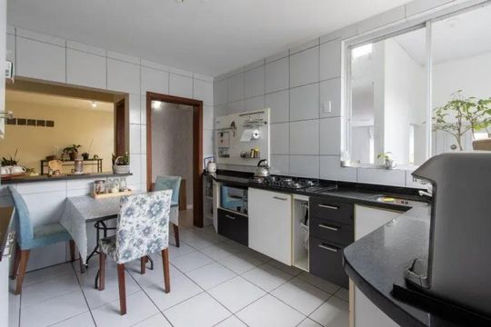 Cozinha de casa para alugar com 5 quartos, 280m² em Vila Nova, Porto Alegre