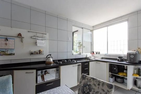 Cozinha de casa para alugar com 5 quartos, 280m² em Vila Nova, Porto Alegre