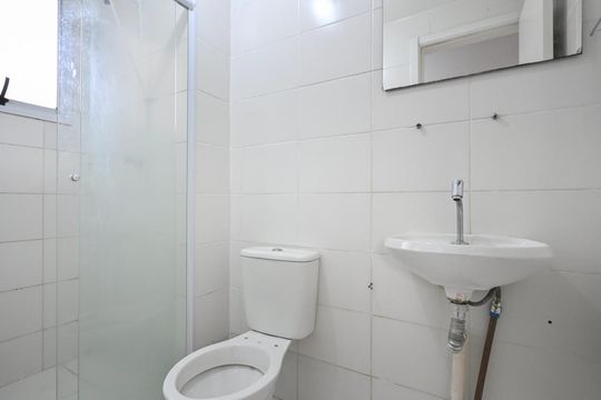 Banheiro de apartamento à venda com 2 quartos, 46m² em Jardim Helga, São Paulo