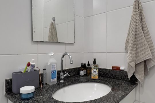 Banheiro de apartamento para alugar com 2 quartos, 57m² em Jardim Flor da Montanha, Guarulhos