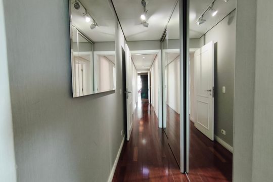 Corredor de apartamento à venda com 3 quartos, 204m² em Tatuapé, São Paulo