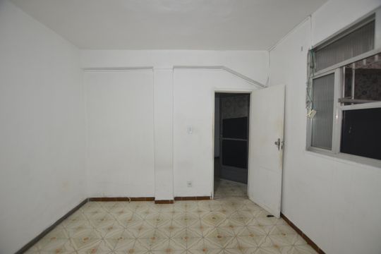 Quarto de casa para alugar com 1 quarto, 40m² em Bento Ribeiro, Rio de Janeiro