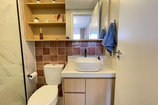 Banheiro  de apartamento à venda com 1 quarto, 37m² em Ferreira, São Paulo