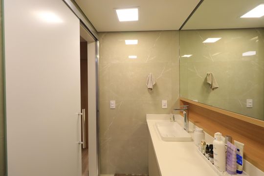 Banheiro da Suíte de apartamento à venda com 1 quarto, 65m² em Chácara Seis de Outubro, São Paulo
