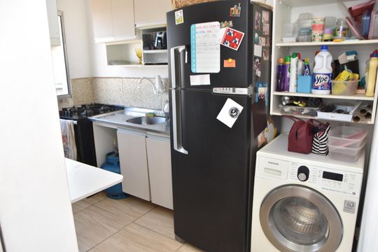 Cozinha e area de serviço de casa para alugar com 2 quartos, 110m² em Jardim Esplanada, Jundiaí