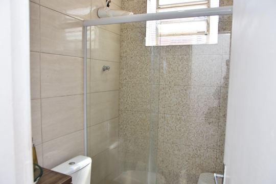 Banheiro de casa para alugar com 2 quartos, 110m² em Jardim Esplanada, Jundiaí