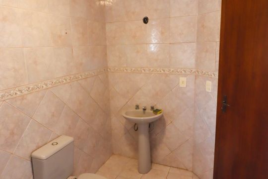 Banheiro da Suíte de casa para alugar com 3 quartos, 170m² em Parque Urbano, Porto Alegre