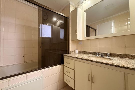 Banheiro da Suíte de apartamento à venda com 4 quartos, 89m² em Vila Gilda, Santo André