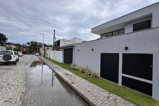 Fachada de apartamento à venda com 4 quartos, 220m² em Vargem Pequena, Rio de Janeiro