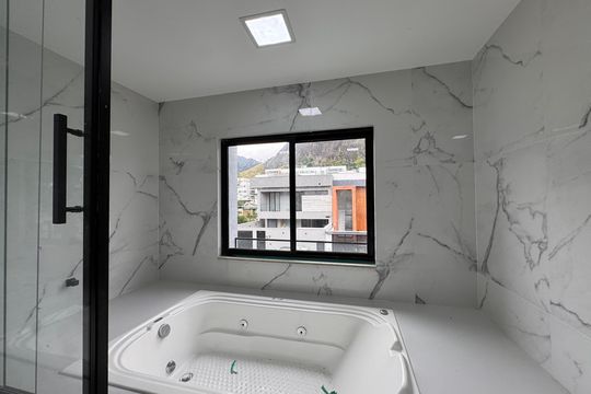 Banheiro da Suíte 1 de apartamento à venda com 4 quartos, 220m² em Vargem Pequena, Rio de Janeiro