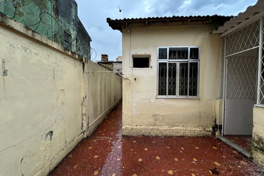 Quintal de casa à venda com 2 quartos, 90m² em Praça Seca, Rio de Janeiro