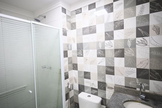Banheiro de apartamento para alugar com 2 quartos, 50m² em Jardim Roberto, Osasco