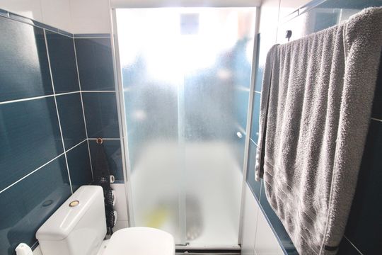 Banheiro de apartamento à venda com 2 quartos, 49m² em Vila Ré, São Paulo